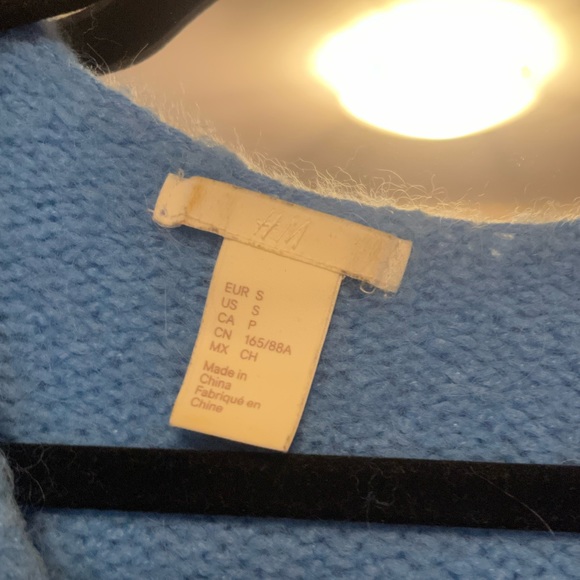 H&M Super-soft Oversized V-Neck Sweater - Picture 2 of 2